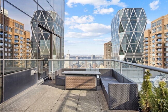 Building Photo - 230 W 56th St