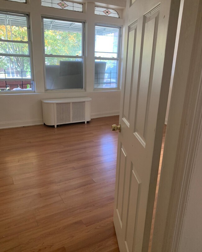 1 of 4 bedrooms - 751 Wyona St