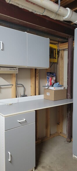 Laundry Table - 771 Hoover Dr