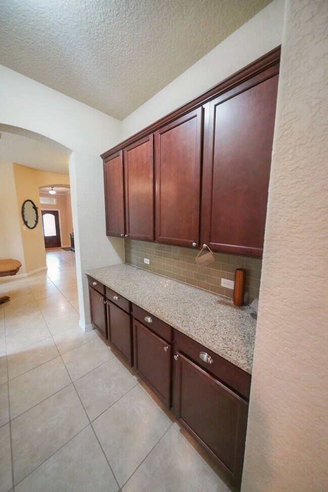 Building Photo - Executive-Style Home Now Available in Crossvine (Schertz) Realtor Commission: $750
