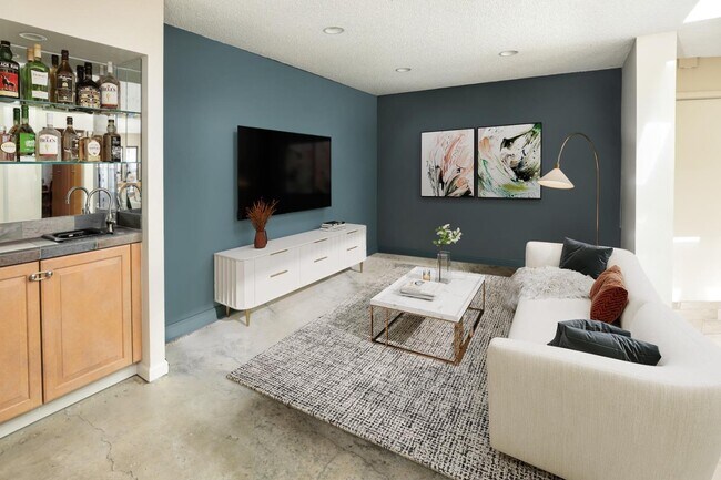 Building Photo - 2439 Sharon Oaks Dr