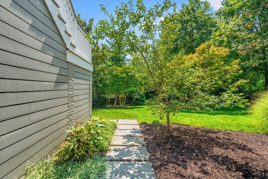 Building Photo - 1404 Coventry Ln