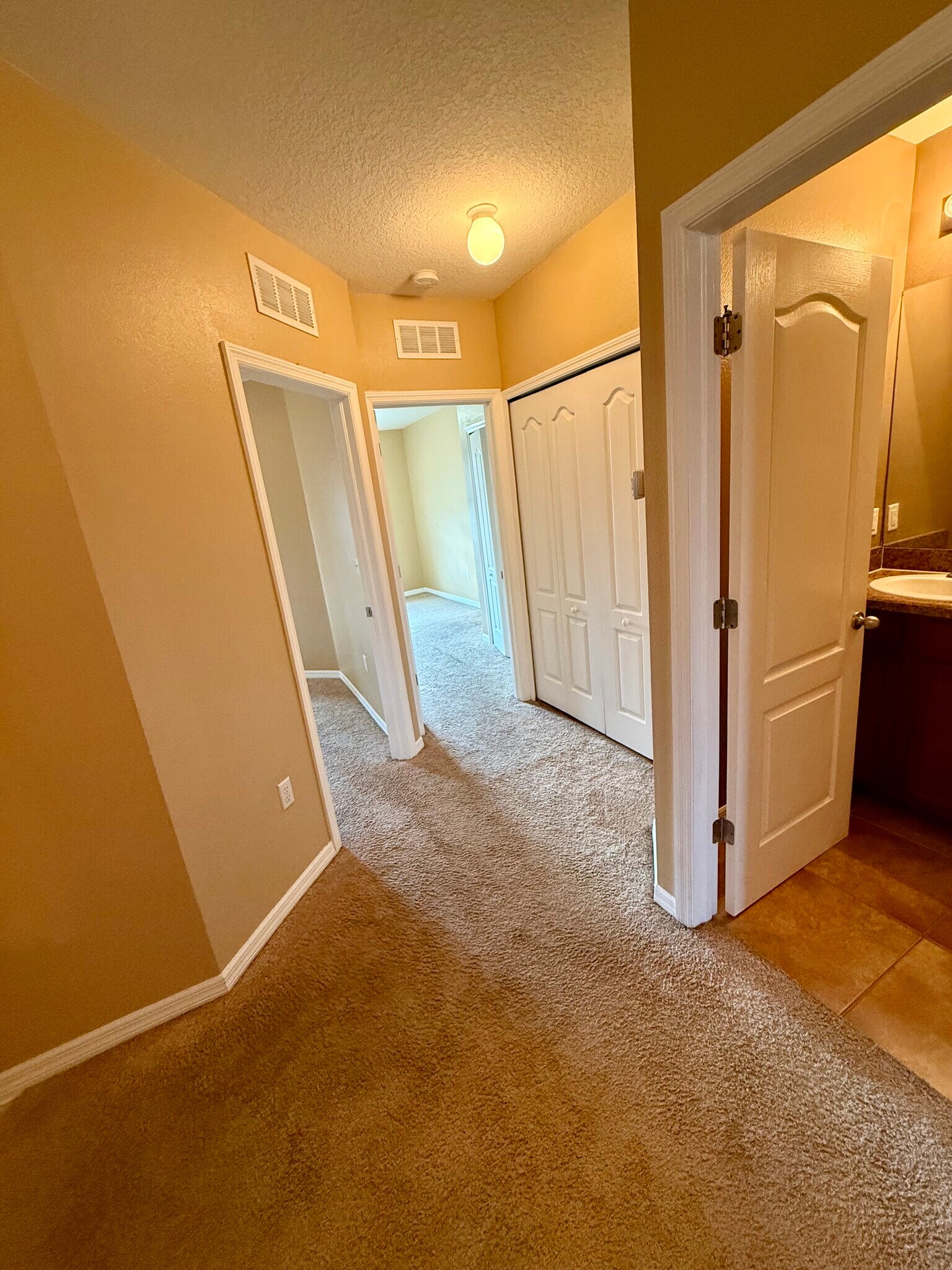 Building Photo - 706 Wiltonway Dr