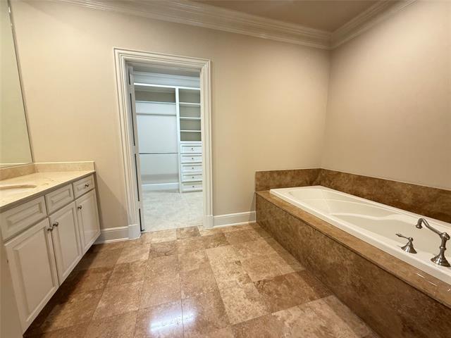 Building Photo - 6425 Bandera Ave