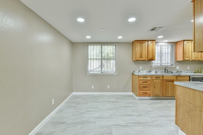 Building Photo - Charming 3-Bedroom Home in Heritage Home