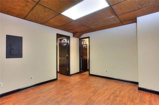 Building Photo - 800 Satinwood Pl