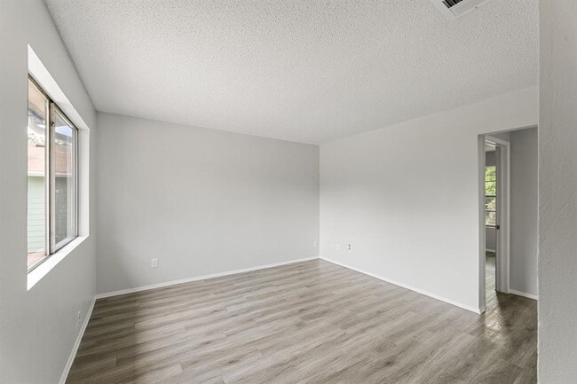 Building Photo - 3460 Willowrun Dr