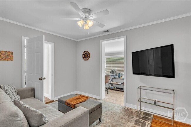 Building Photo - 404 E 66th St