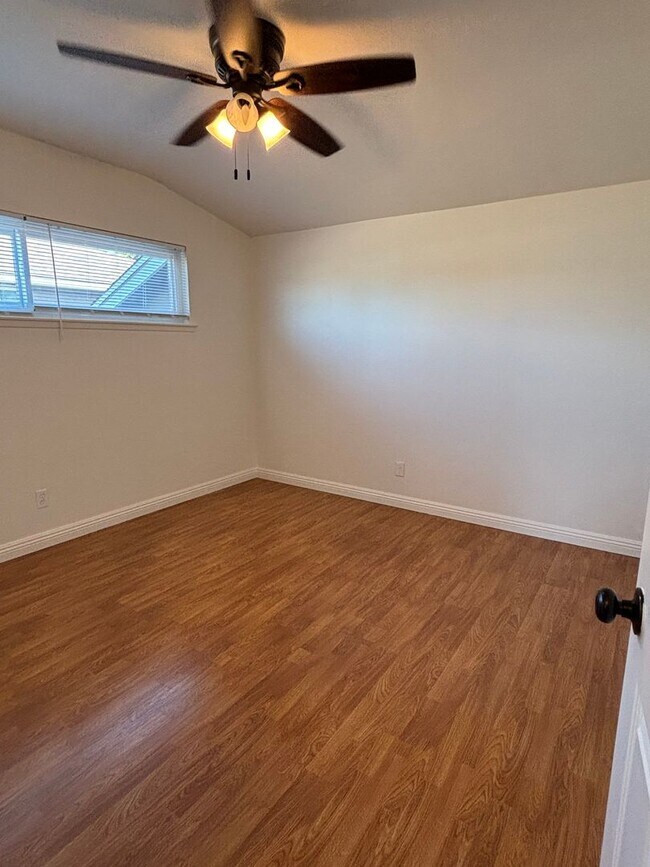 Building Photo - Spacious 3-Bedroom Home with Backyard & 2-Car Garage in Lakewood