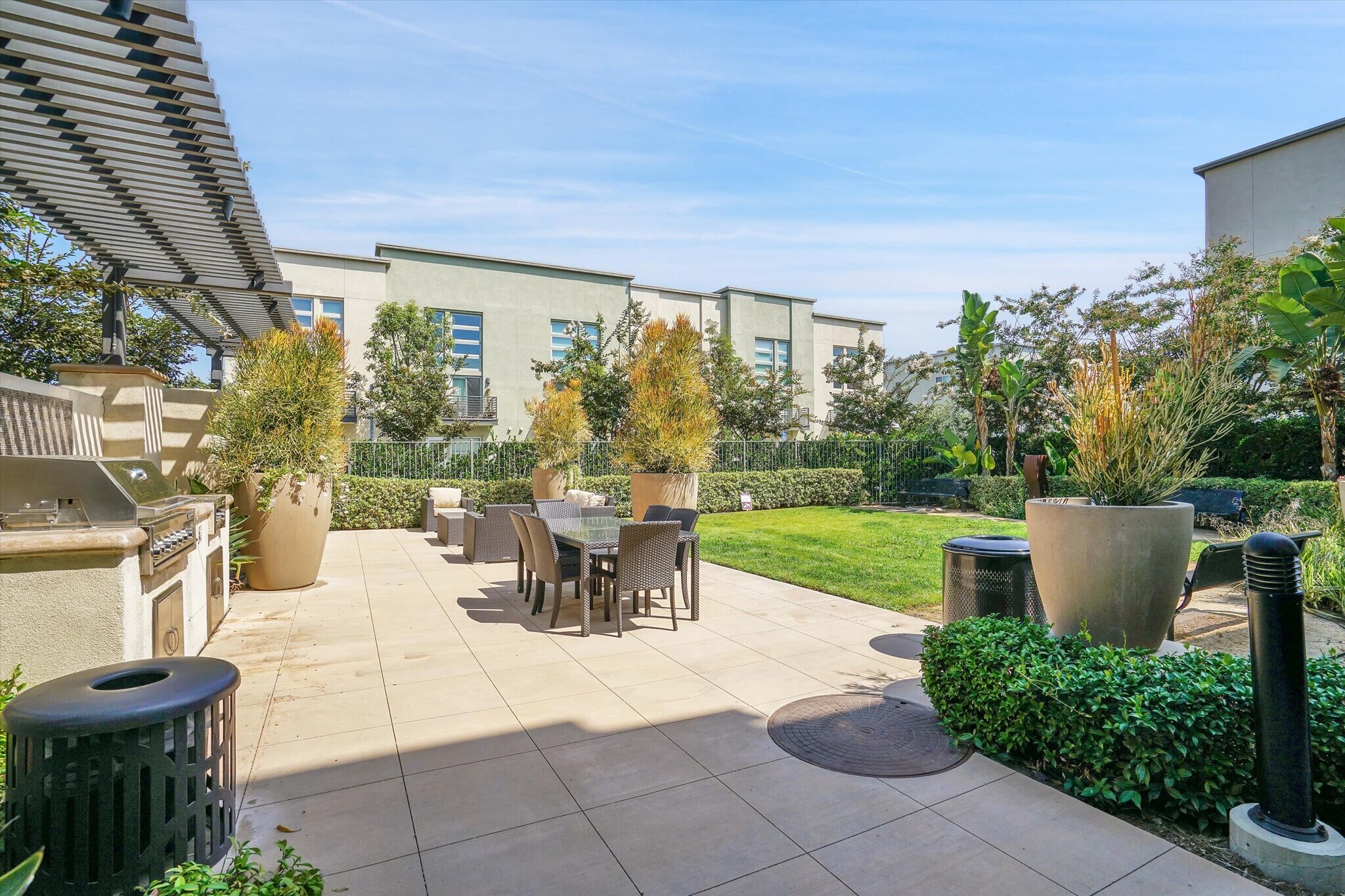 Building Photo - 1512 W Artesia Sq