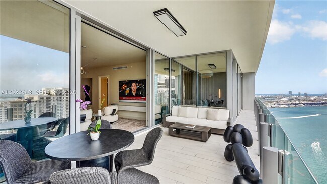 Building Photo - 300 Biscayne Blvd
