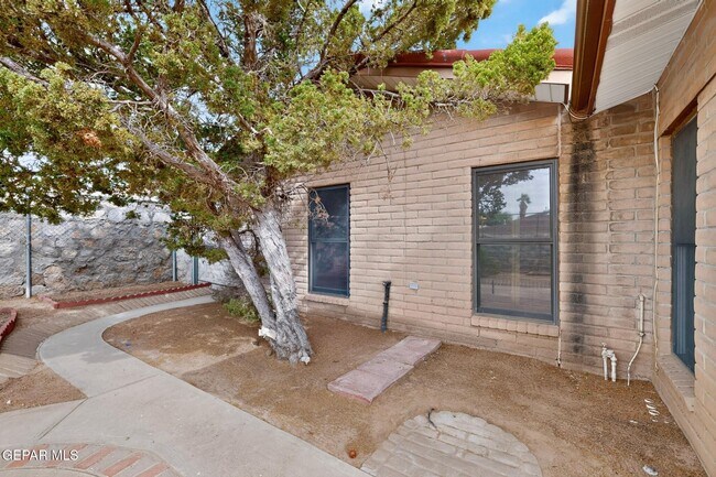 Building Photo - 4536 R L Shoemaker Dr