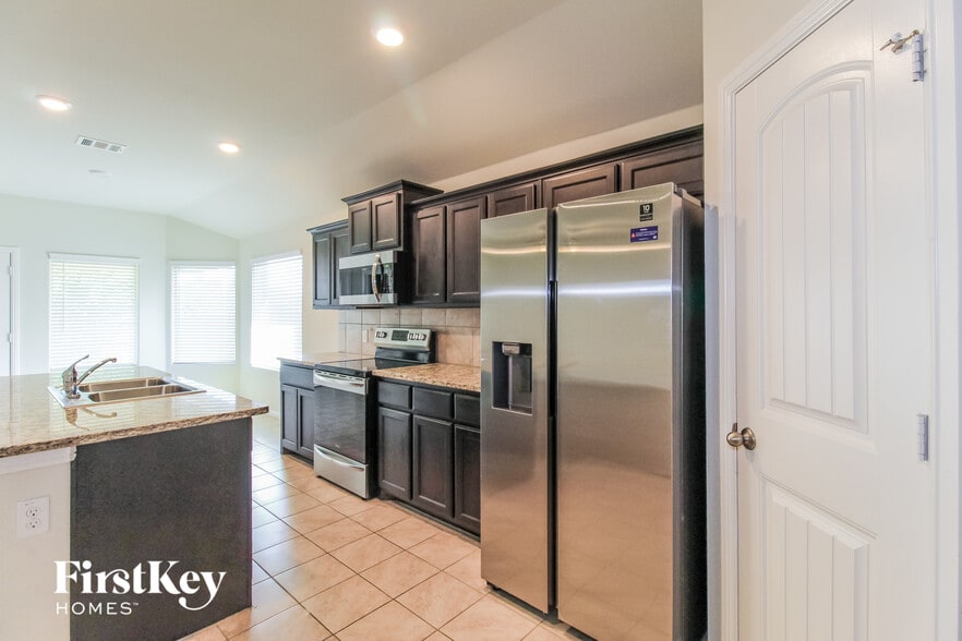 Building Photo - 721 Watson Wy