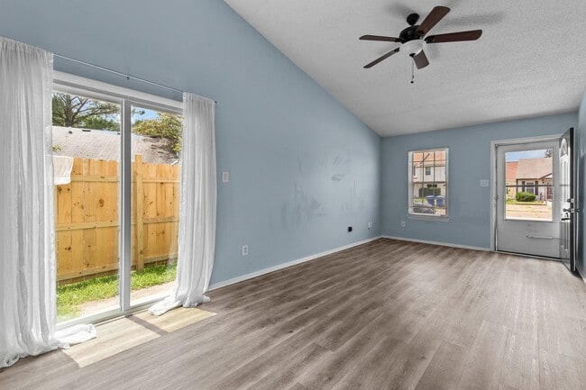 Building Photo - Virginia Beach End-Unit Townhome