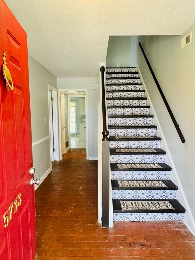 Building Photo - Dreamy 3-Bedroom