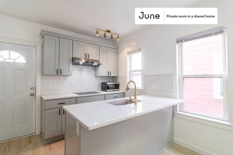 Building Photo - Room in Shared 4 bed/1 bath home in JFK/UMass