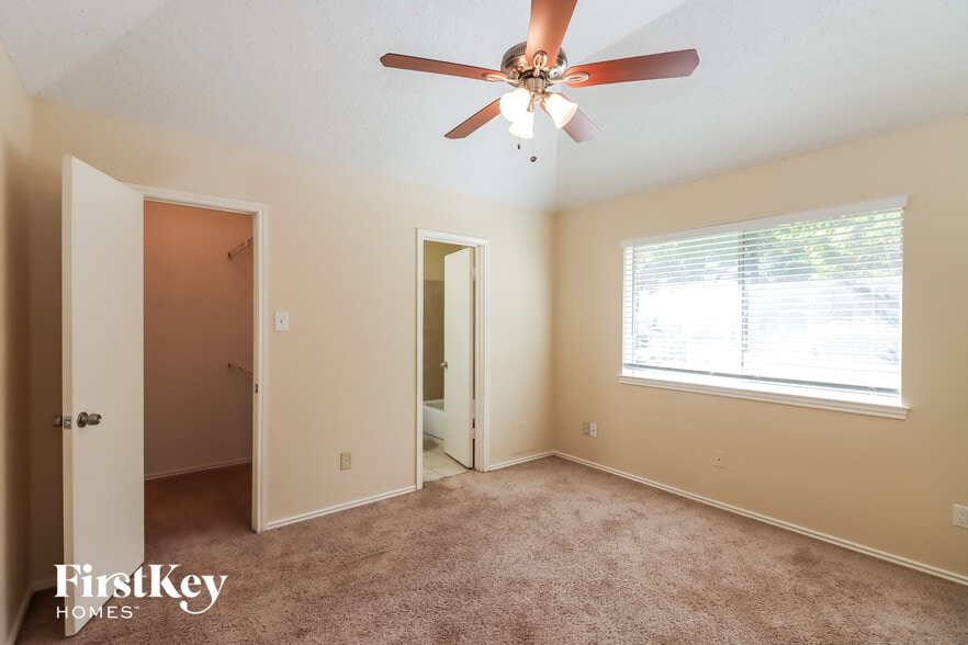 Building Photo - 17026 Enchanted Cir E