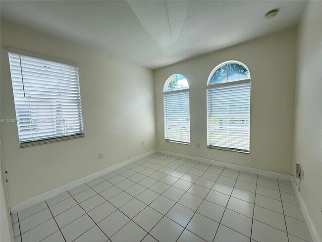 Building Photo - 15131 SW 23rd Ln