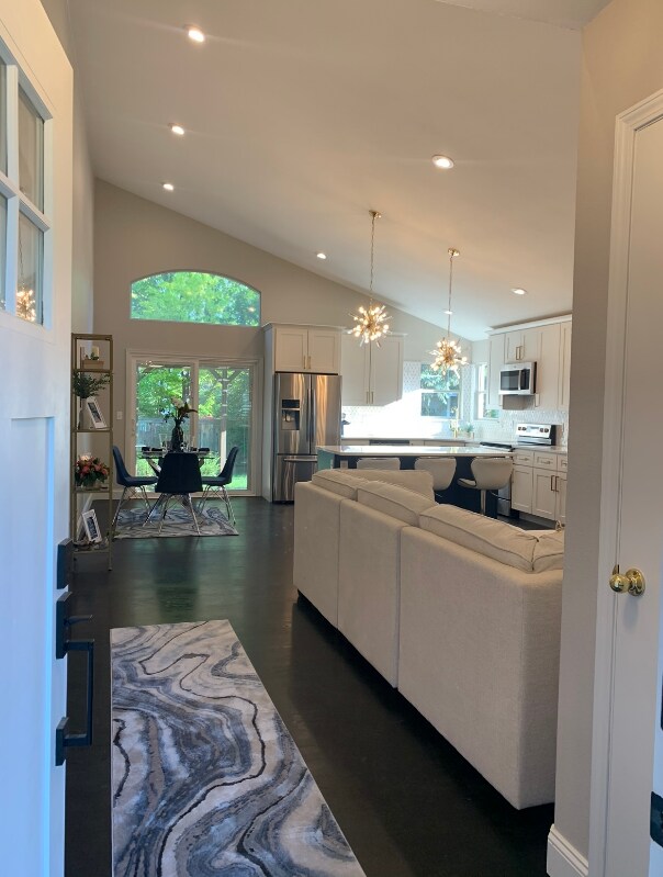 Building Photo - 2207 Stetson Creek Dr