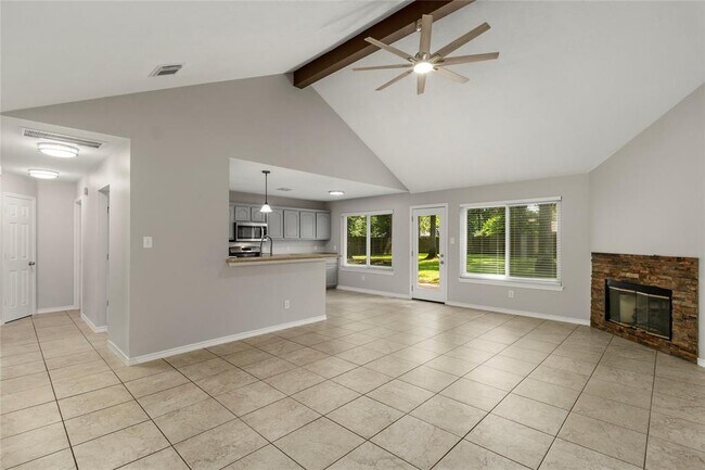 Building Photo - 910 McDaniel Dr