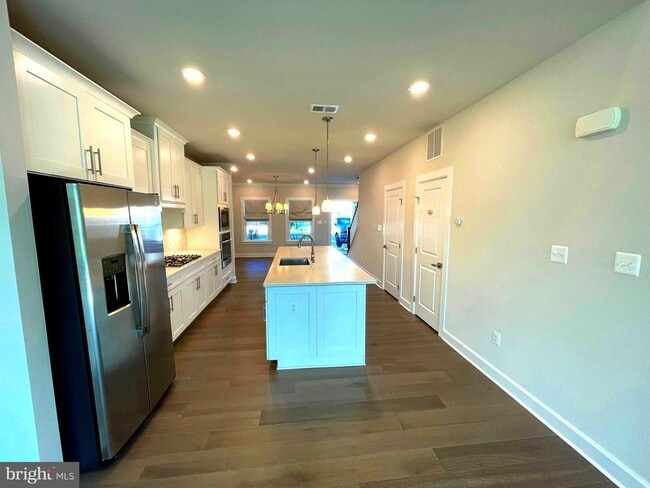 Building Photo - 33789 Freeport Dr