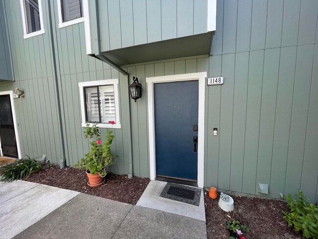 Primary Photo - 2 Bed 1.5 Bath Townhome In Martinez