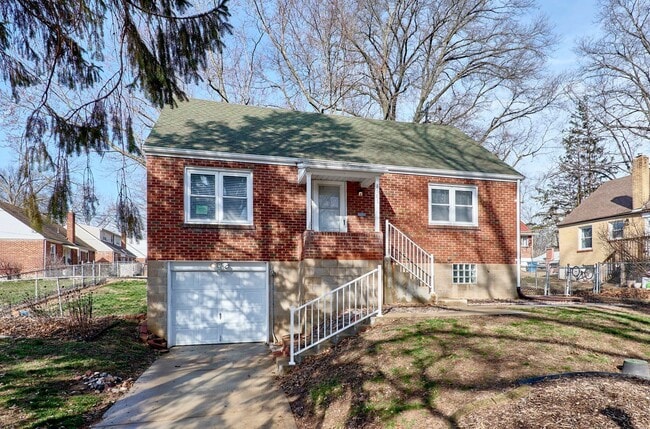 Building Photo - 8601 Belhaven Dr