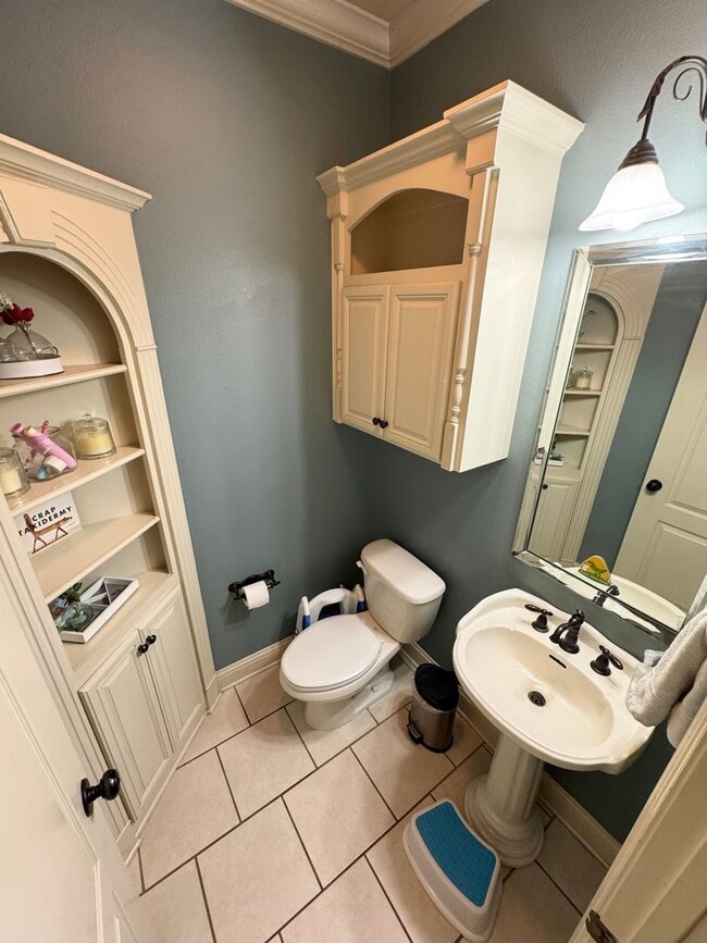 Building Photo - Lakewood Neighborhood!