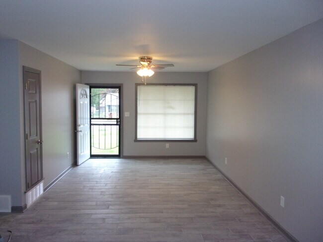Building Photo - 3452 Austinwood Dr