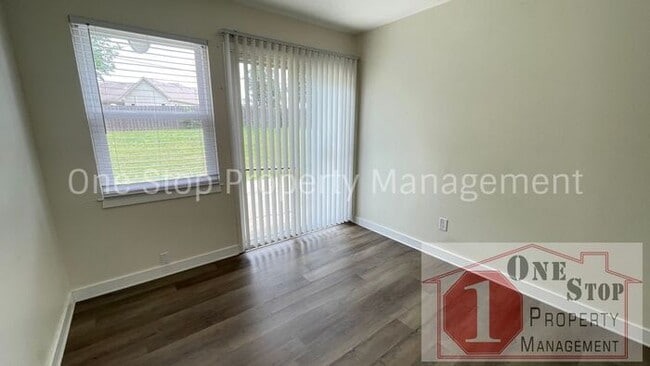 Building Photo - 2-Bedroom, 1-Bathroom duplex in Lees Summit