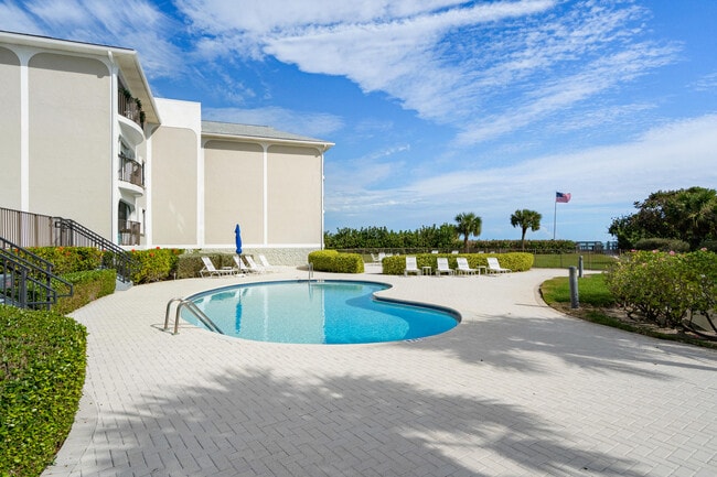 Building Photo - 5300 Jimmy Buffett Mem Hwy