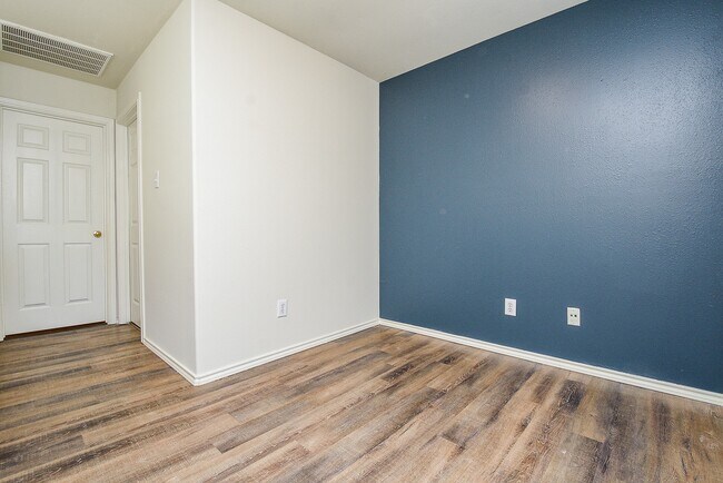 Building Photo - 87 Blue Creek Pl