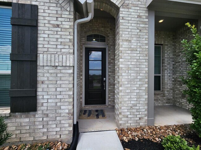Building Photo - 5003 Twin Summit Dr