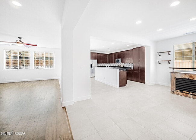 Building Photo - 2082 Whitecliff Dr