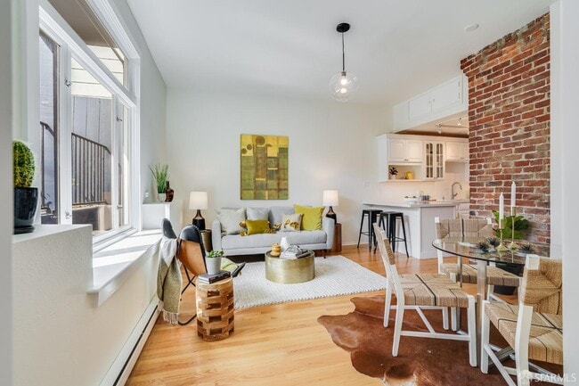 Building Photo - 490 Clipper St