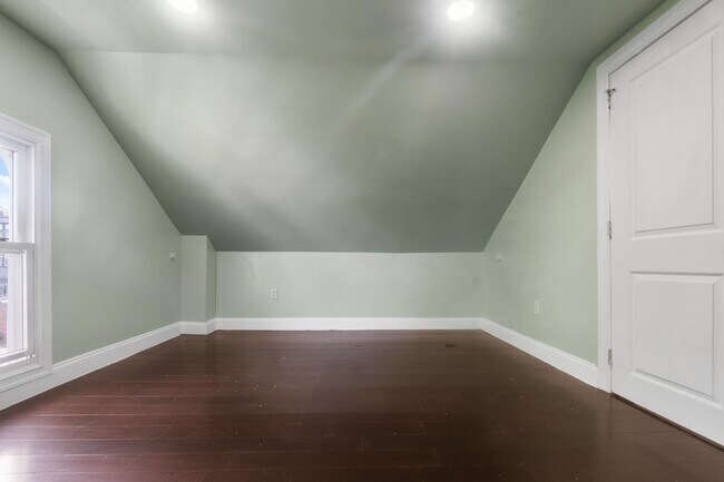 Building Photo - 271 Cator Ave