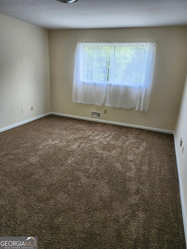 Building Photo - 2325 Wexford Dr