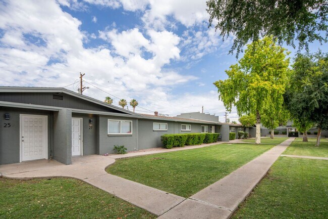 Building Photo - Oasis