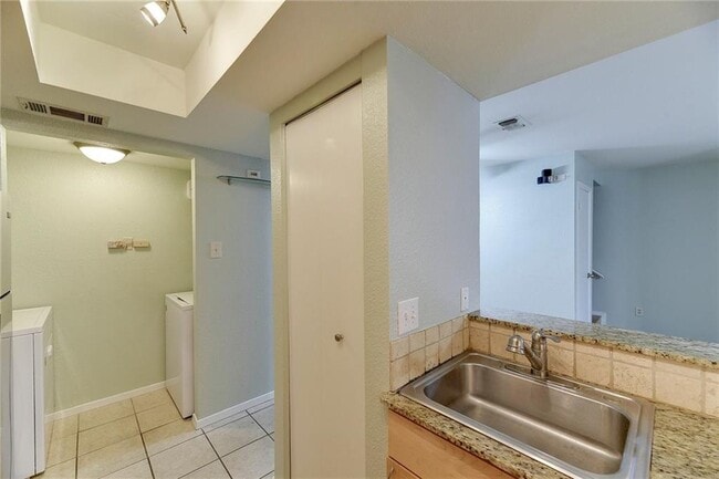 Building Photo - 3627 Menchaca Rd