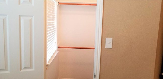 Building Photo - 15537 Gatehouse Dr