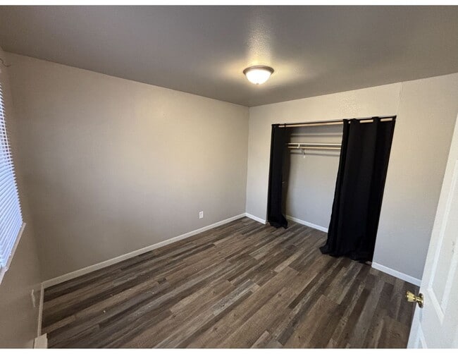 Building Photo - 1745 La Cres St