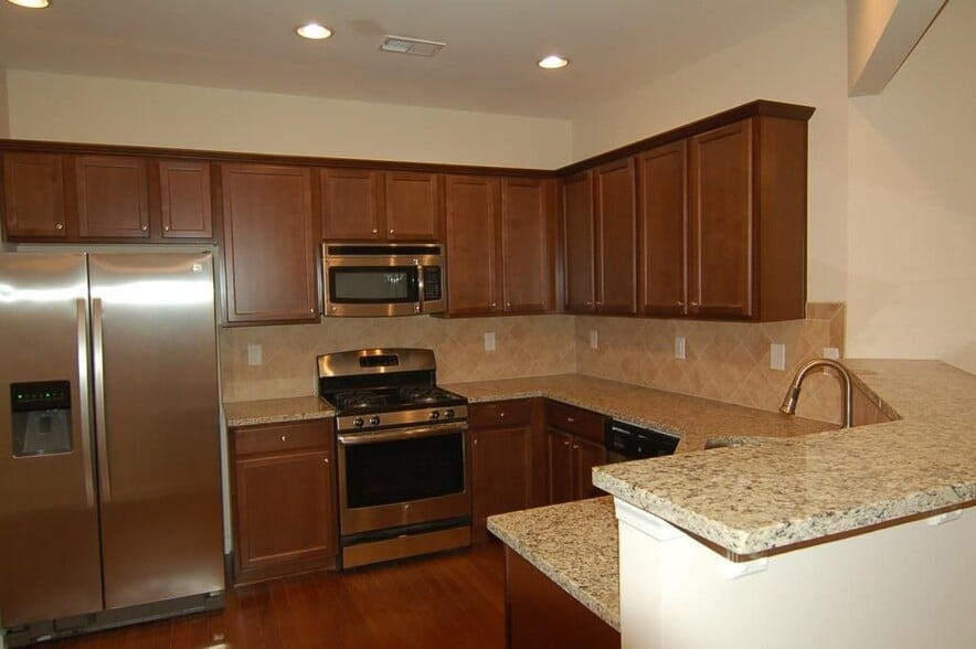 Building Photo - 2100 Greencrest Cir