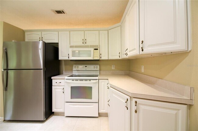 Building Photo - 1311 Glenview Ln