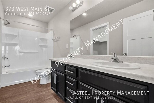 Building Photo - 373 W Main St