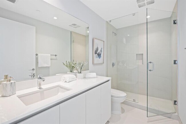 Building Photo - 1116 N Ocean Blvd