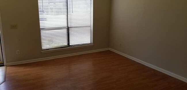 Building Photo - 18 Upton Ct Dr