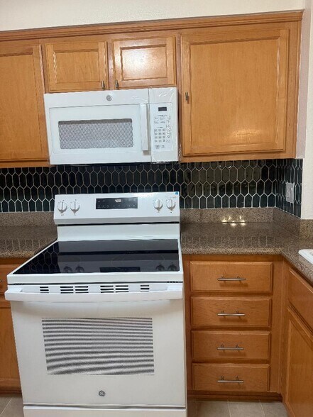 Kitchen - 2915 N Texas St