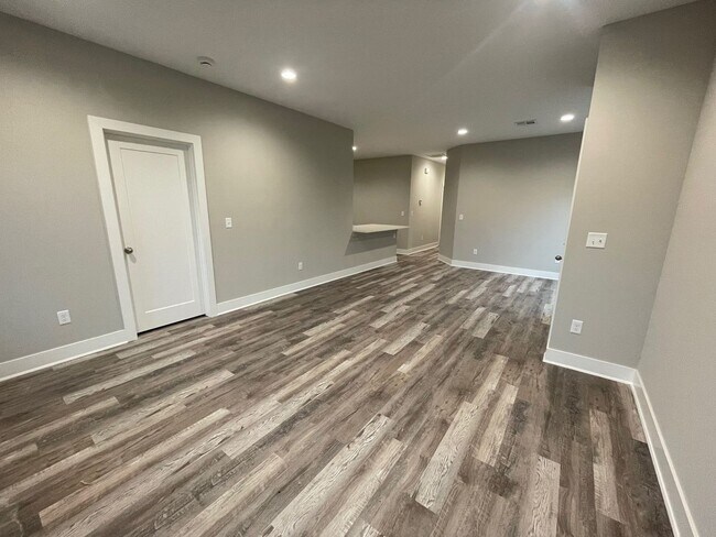 Building Photo - 16251/53 Ike Ct