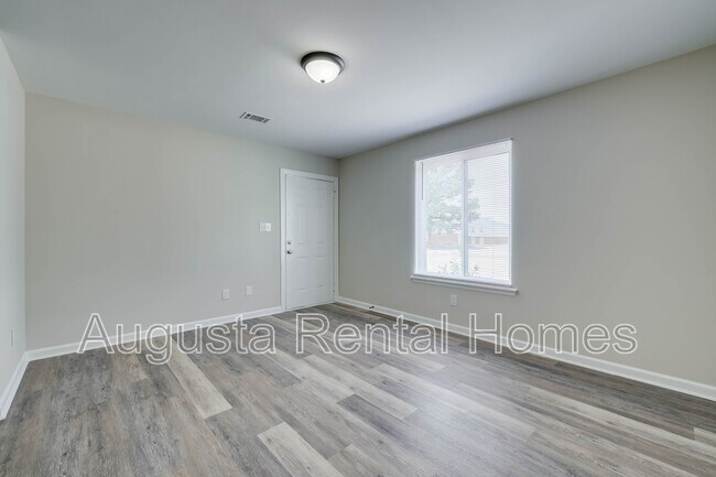 Building Photo - 37 Conifer Ct