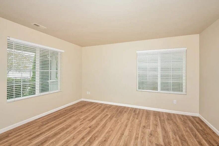 Building Photo - 5018 200th St Ct E